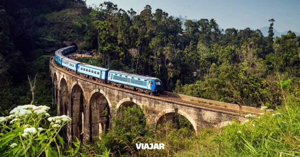 El tren de lujo de Canadá que solo circula de día para no perderse el paisaje (Rocky Mountaineer)