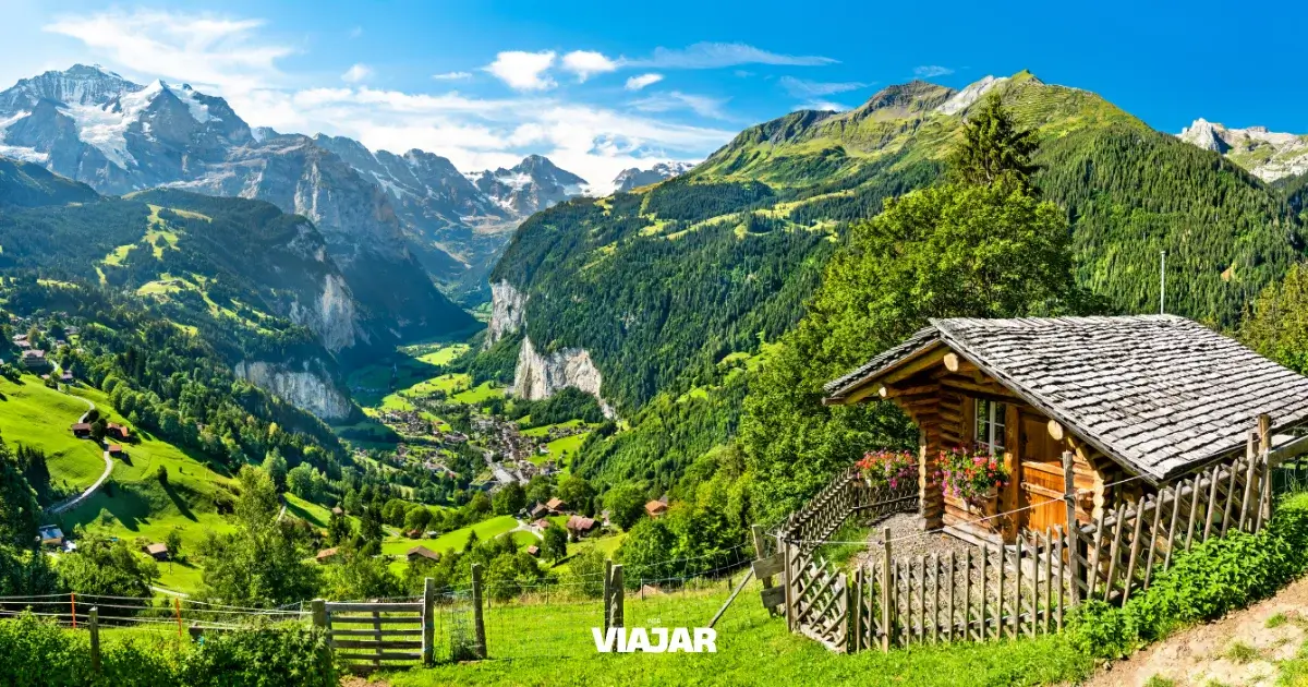 Vistas de un pueblo de montaña en Suiza