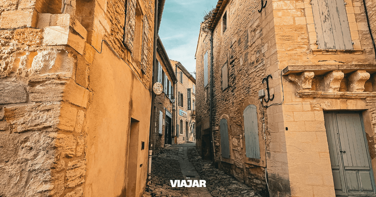 Tranquilas calles de Ambert, este encantador pueblo grandes