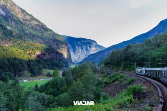 La ruta en tren más bonita de Noruega: Fiordos, cascadas y montañas en un solo trayecto