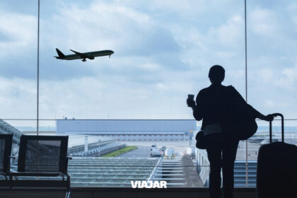 Viajar generaría más felicidad que tener hijos, según estudio reciente